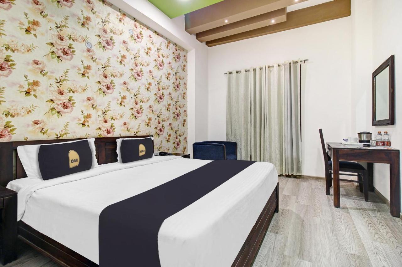 Townhouse Oak 46940 Hotel Vrindavan Sultānpur Exterior foto
