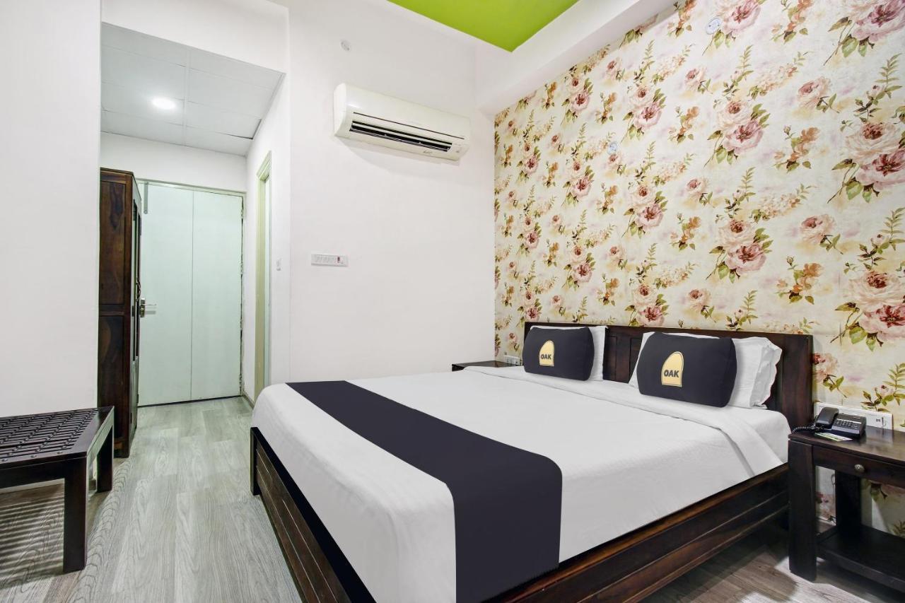 Townhouse Oak 46940 Hotel Vrindavan Sultānpur Exterior foto