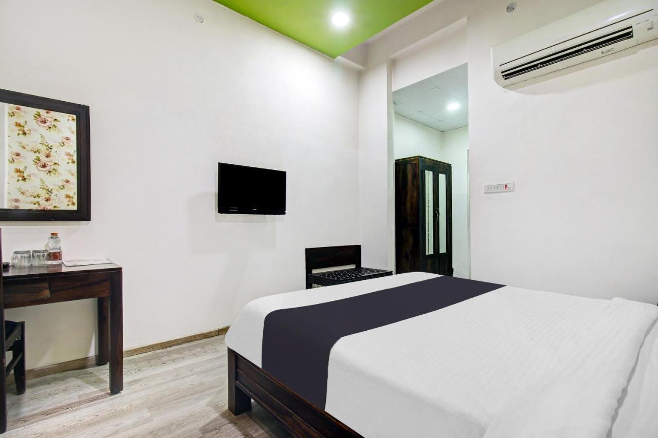 Townhouse Oak 46940 Hotel Vrindavan Sultānpur Exterior foto