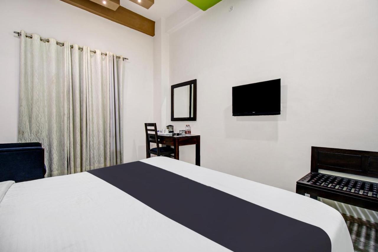 Townhouse Oak 46940 Hotel Vrindavan Sultānpur Exterior foto
